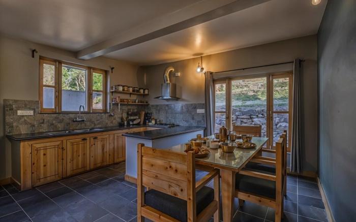 Kuriyana Stay |2BR| A Secluded Heaven by Homeyhuts