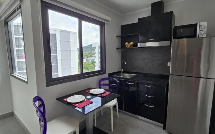 Sleek Corner 1 Bed Apt (T1-607)