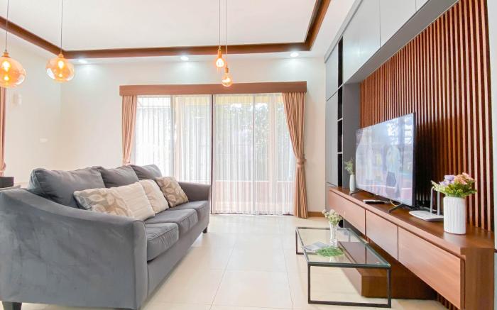 Comfy 3BR Vimala Hills Villa & Resort By Travelio