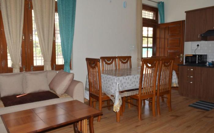 Casa De Fortuna –A| 2BHK |FF| Bhimtal by Homeyhuts