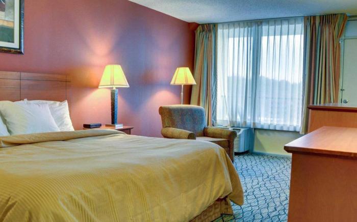 Clarion Resort On the Lake Hot Springs