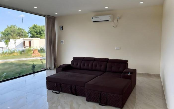 SK Farm Retreat |3BR Stay in Chilkur By Homeyhuts