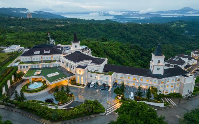 Scenic Tagaytay Getaway with Taal Views