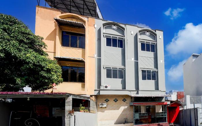 OYO 94652 Waringin Residence