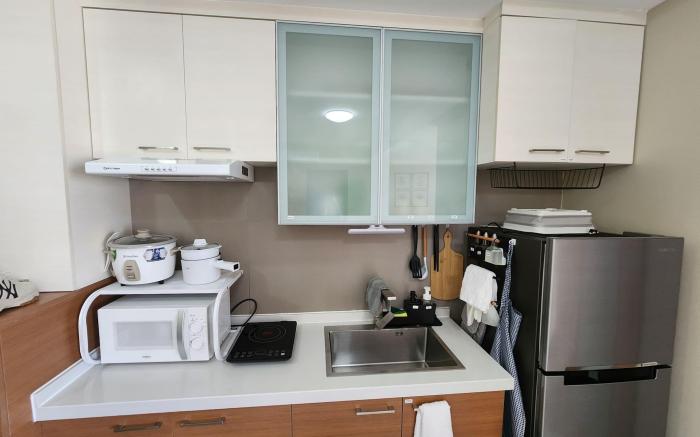 Cozy 1BR Condo in Mandaluyong City with City Skyline View