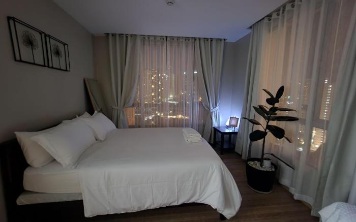 Cozy 1BR Condo in Mandaluyong City with City Skyline View