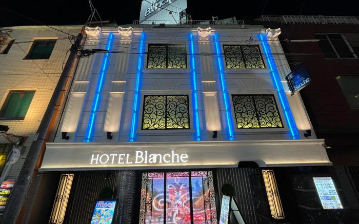 Hotel Blanche  (Adult only)