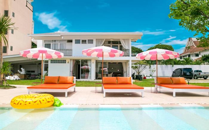 Vintage Midcentury Pool Villa | 6BR | Nimman | 