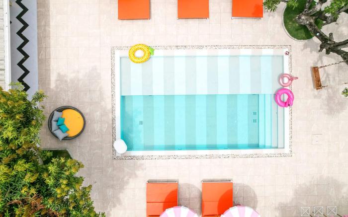 Vintage Midcentury Pool Villa | 6BR | Nimman | 