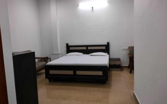 Hotel O Dehradun Central Railway Junction Formerly Bhagwan Guest House