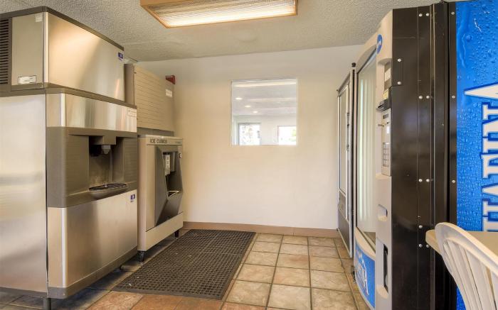 Motel 6 Las Vegas, NV – I-15 Stadium