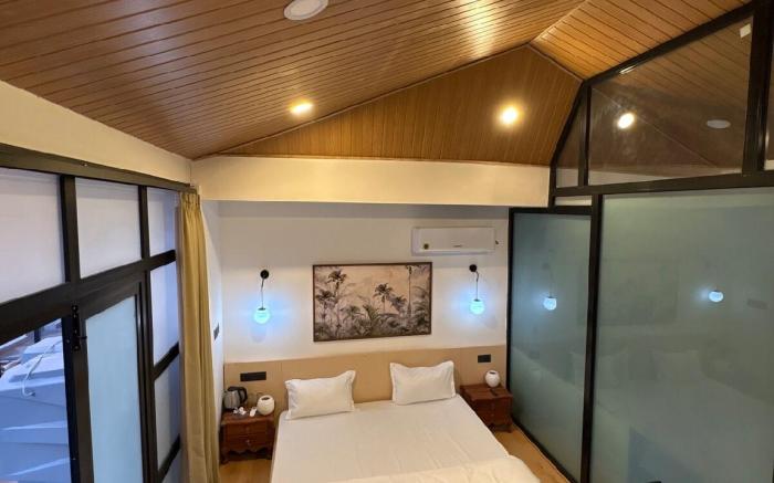 2+1 BHK Indo Chinese room w plunge pools