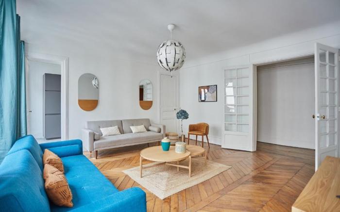 Apartment beaubourg by Studio prestige