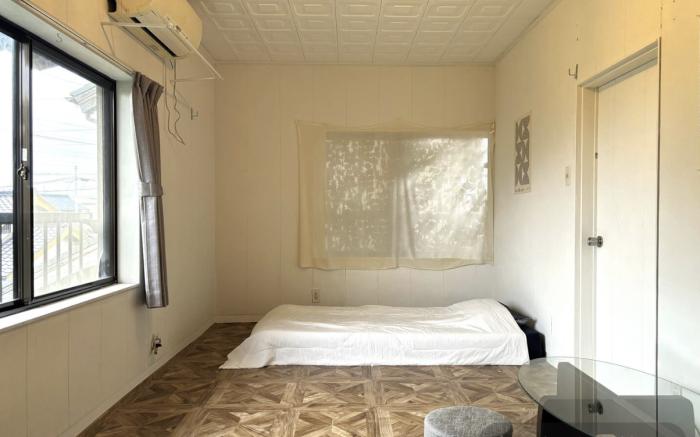 Modern room: minimal design, relax and garden view