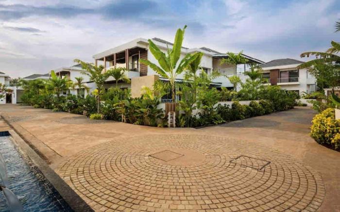 Amrao - A Lindsay Manor