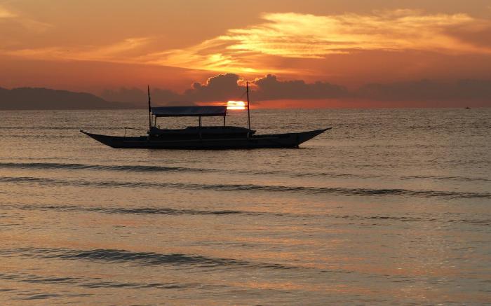 D & B Bluestar Beach Resort