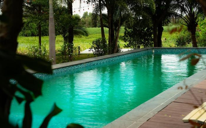 Waterfront Garden House With Pool, Kitchen