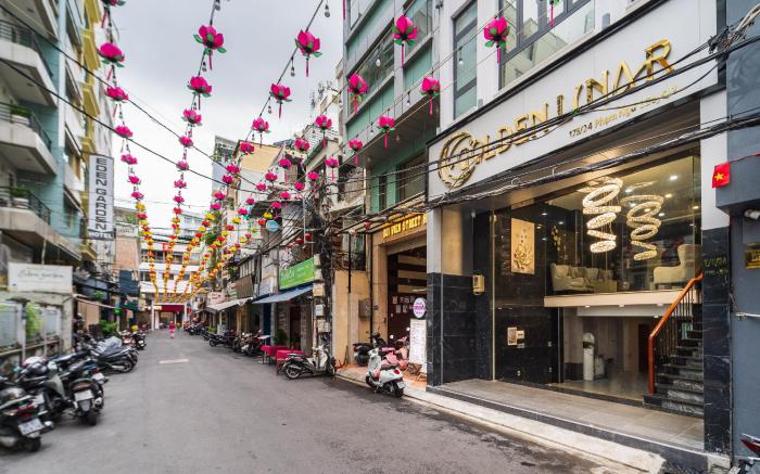Golden Lunar Hotel 