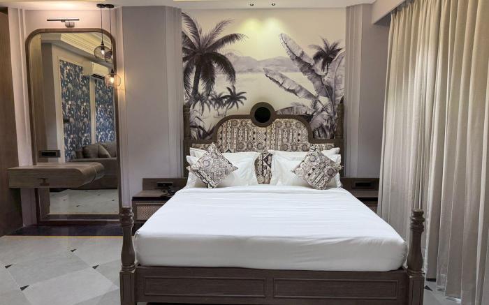 The Luxury Tiger At Lake Pichola 