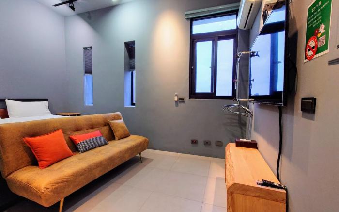 82 traveller  elevator  Inn F2