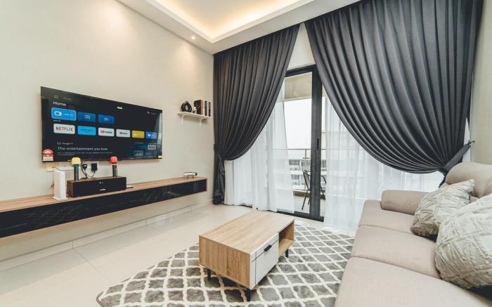 Danga Bay Family CrestJoy 3BR 6pax Balcony