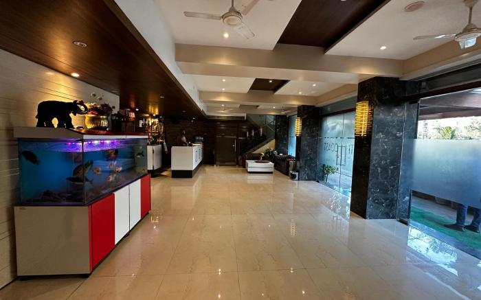 South Coast Hotel 18km CSM International Airport 