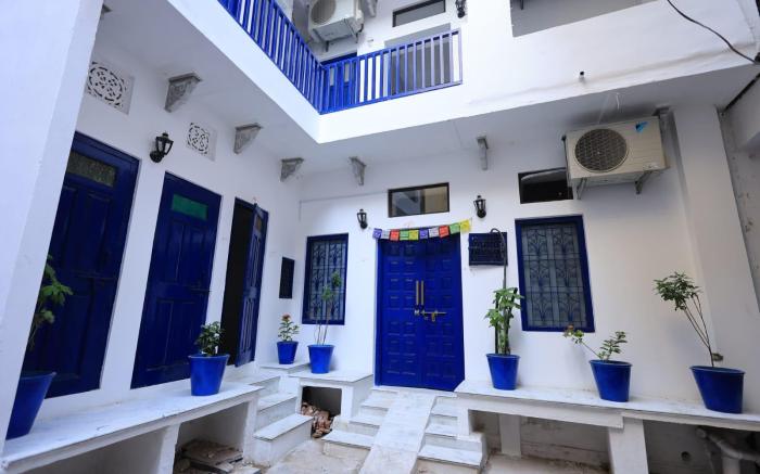 White Poppy Lake Side Hostel