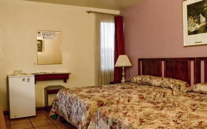 Hotel Puerta del Sol - San Jose Airport