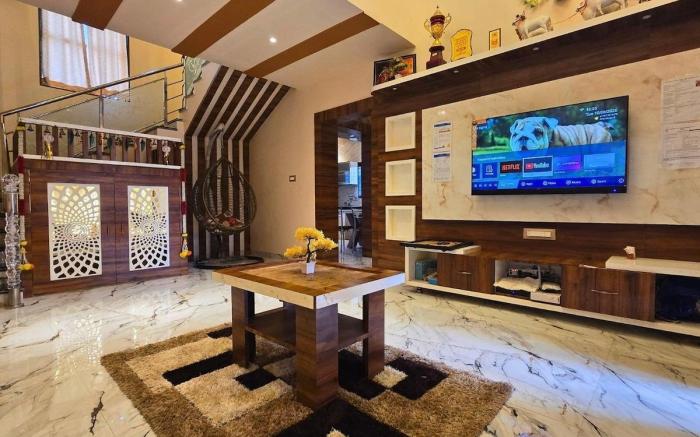 Lux Pvt Pool, Rain Dance, Near Bhimashankar, Pets!