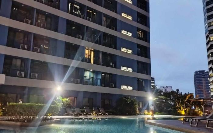 Amenity Floor with City View