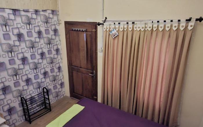Mugas Backpackers - Female Only