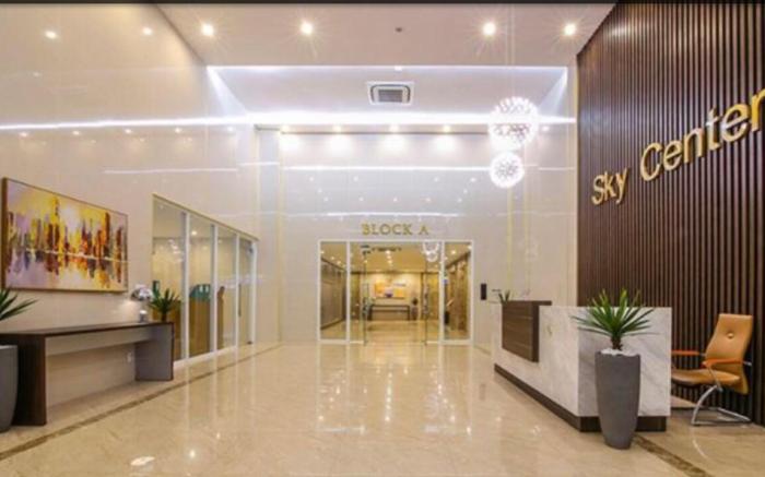 Sky Center Near The Airport