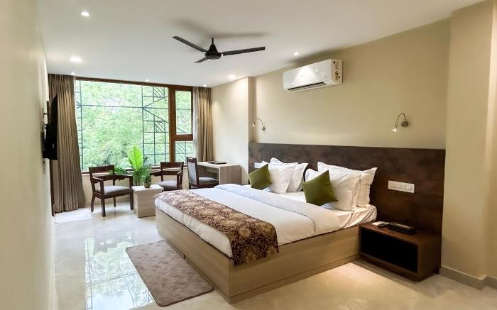 Iris suites Kalkaji