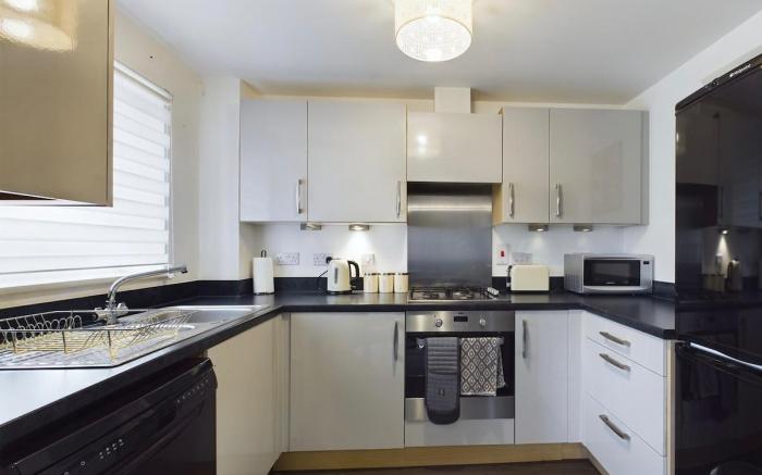 Modern 2 Bed City Apartment with Private Parking