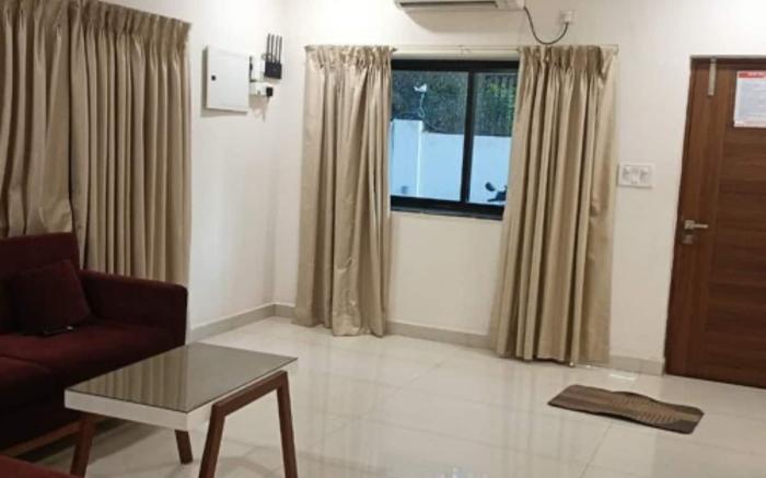 Villa Beach Tales (4BHK)-Opp Anjuna-Pool+Jacuzzi