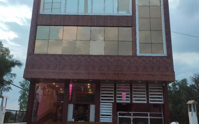 Hotel Sahu Inn  Ayodhya 6.2km from Shri Ram Temple