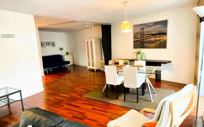 DOWNTOWN RIVER SIDE by Homing