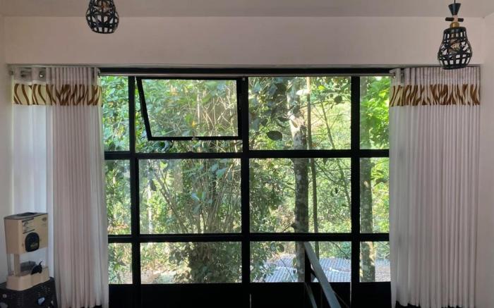 Oak Stays By Hillwayn