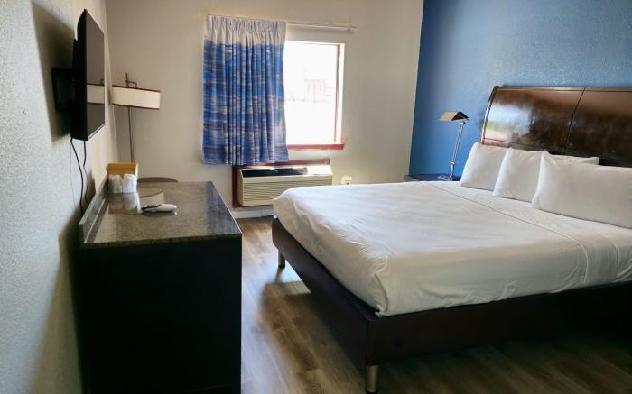 Budget Inn, Hwy 41