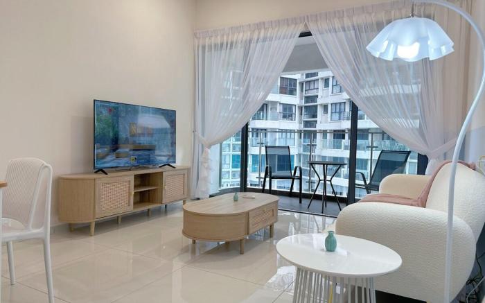 Creamy Blue | 2 Balcony Good Seaview | Danga Bay