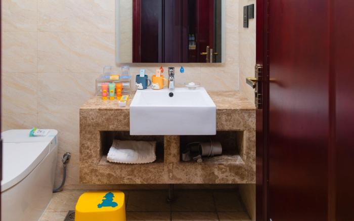 Mt. South on the Water Hotel