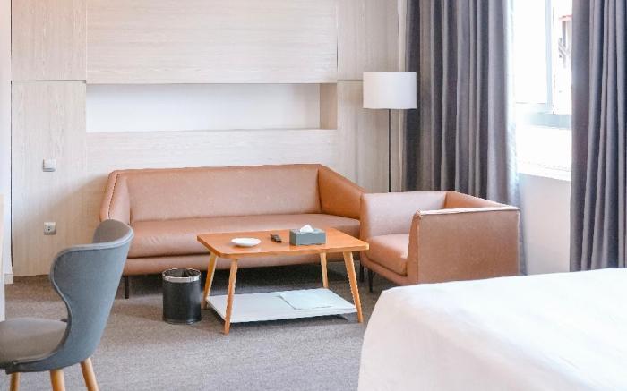 Boutique one-bedroom apartment with breakfast in central Ho Chi Minh  private kitchen + resort pool