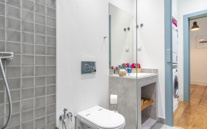 LV Premier Baixa DO1- Spacious, central, AC/design