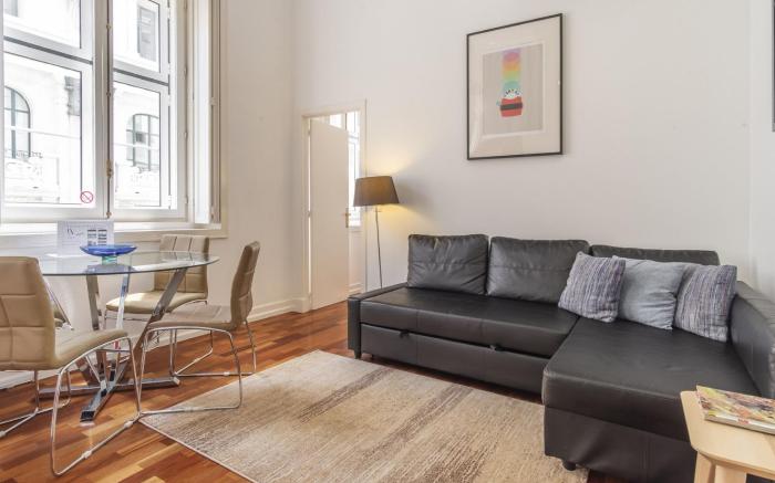 LV Premier Chiado CH6- AC, elevator, central, new