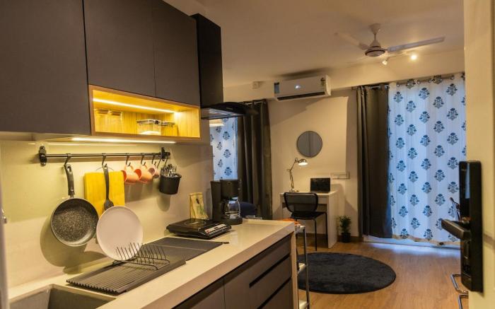 Airport Runway View from terrace|Coffee Maker|Luxe