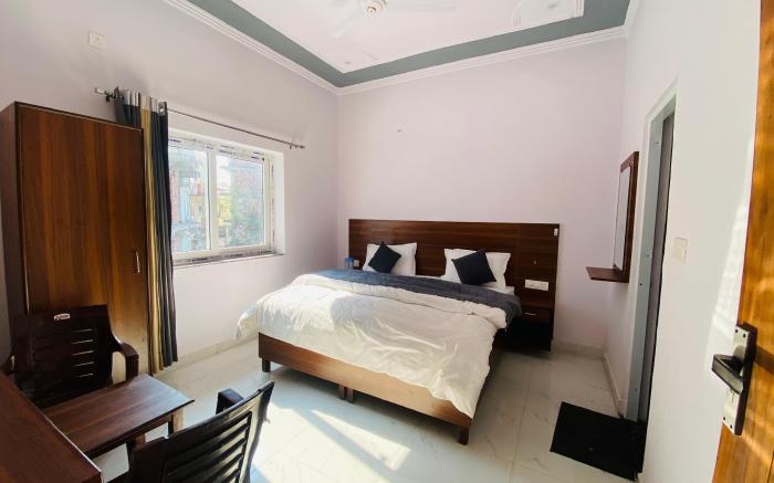 Hotel Paramount & Cafe by YatriMap