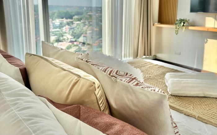One Bedroom Condo  Aeon towers Downtown