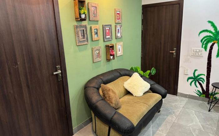 Tropical vibes-Private/Terrace/Cozy space- Gurgaon