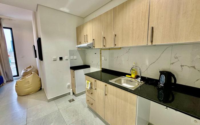 Spacious terrace. Neat unit.