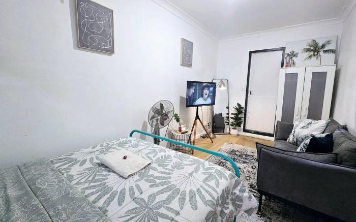 Affordable and Cozy City Pad - 5 min walk to city